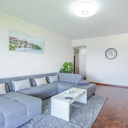 Flowers Island House 3 *