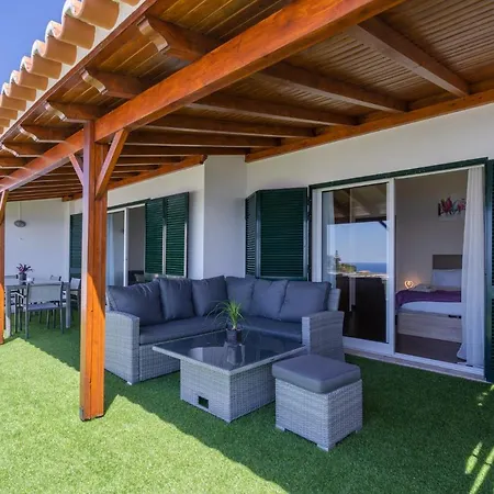 Flowers Island House 3 * קאניקו