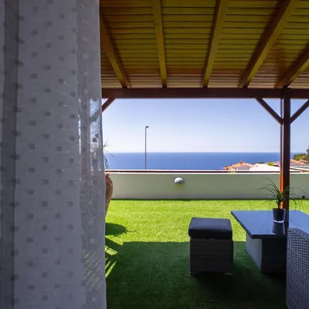 Flowers Island House 3 * קאניקו